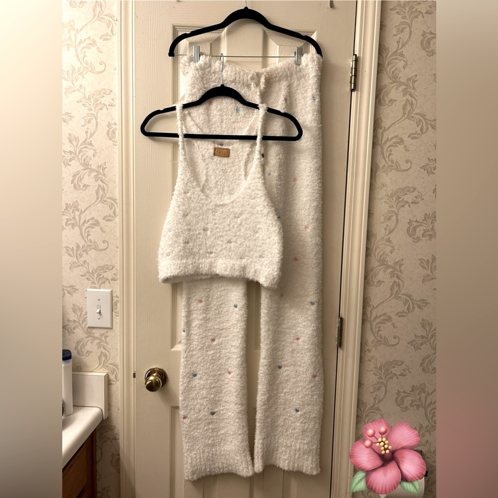 EUC POL white lounge set with hearts size L fits Med-M/L